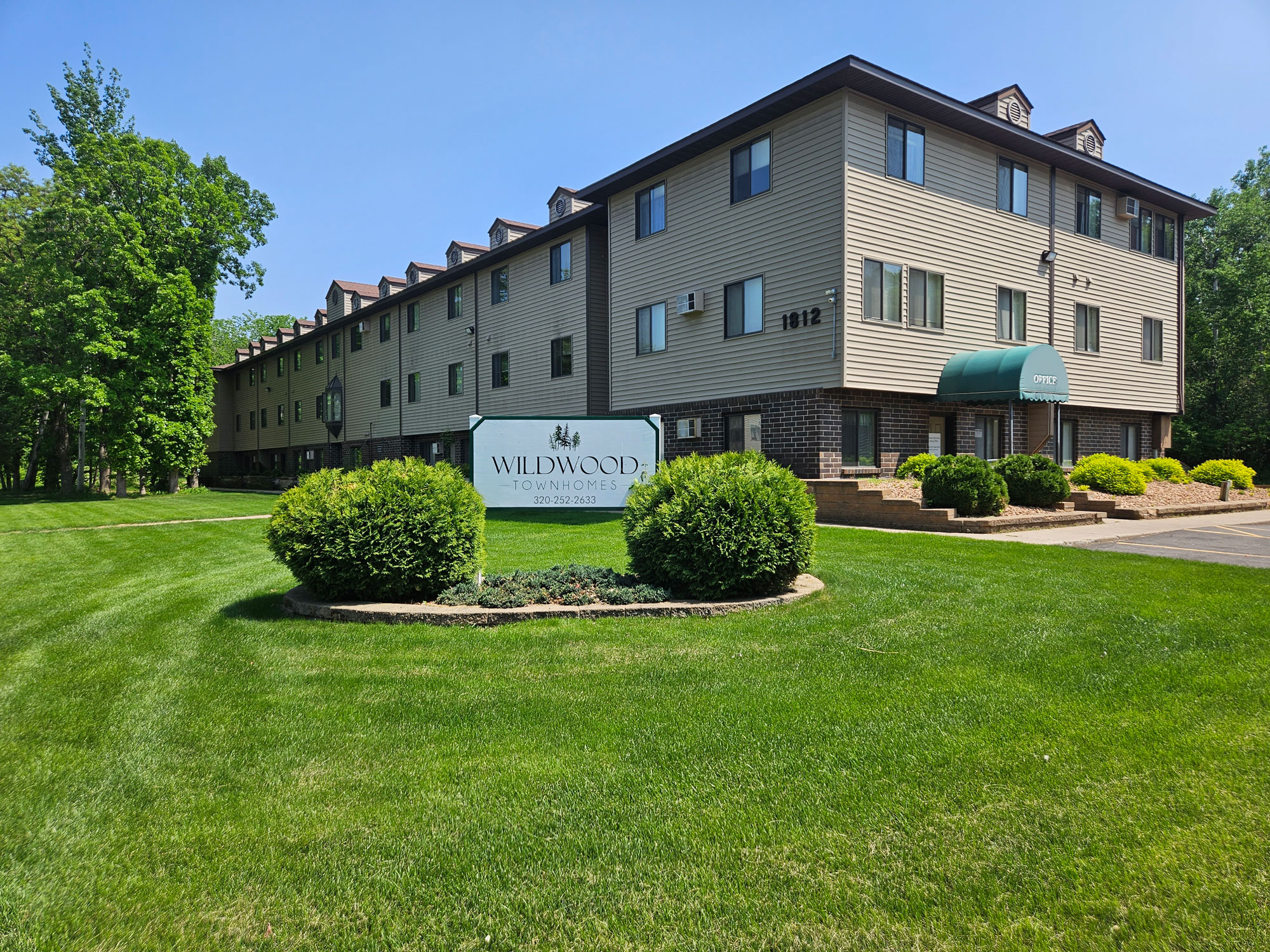 Exterior view of the Wildwood Townhomes, located in St. Cloud, MN